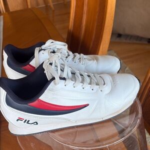 Fila Volari  Mens White Synthetic Lace Up Lifestyle Sneakers SZ: 71/2 EUC